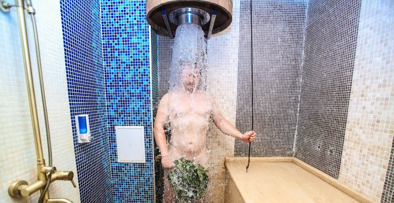 IBAAT Kaltwasser-Duscheimer – Wandmontierter Wasserfall-Eimer für Sauna & SPA – Innentank aus Edelstahl